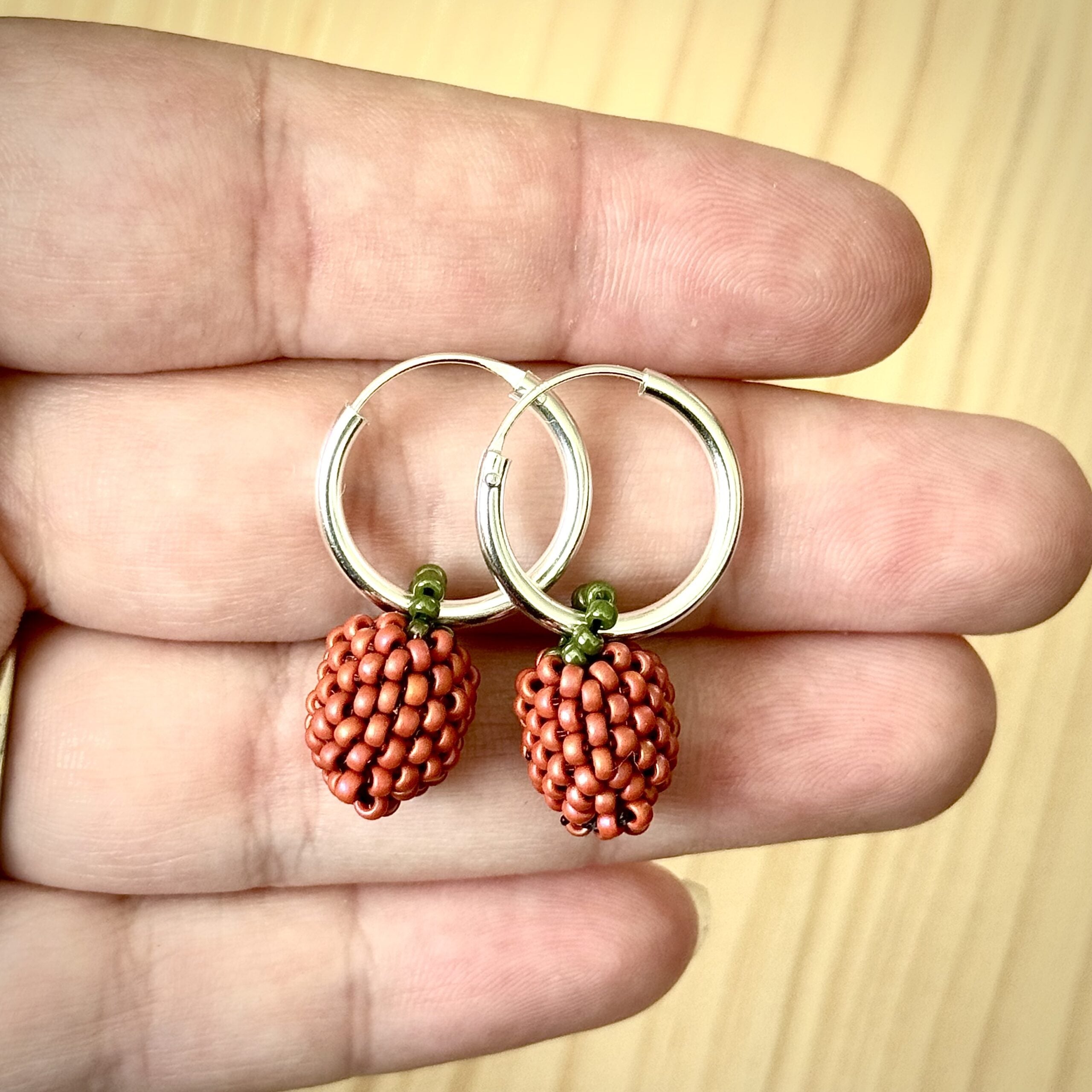 Oorbellen Framboos | Sterling zilver & Handbeaded | BY AIS image 1