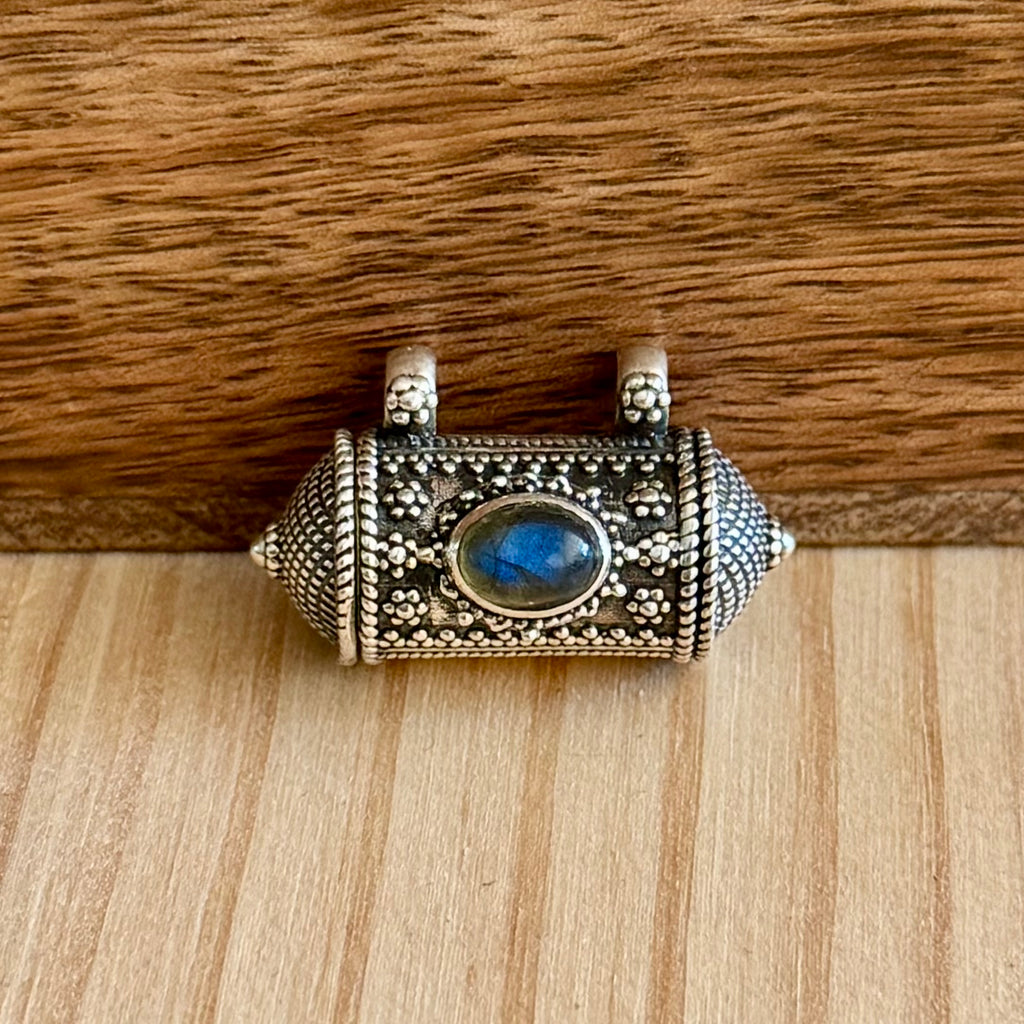 Prayer box Nawa | Sterling zilver & labradoriet image 2