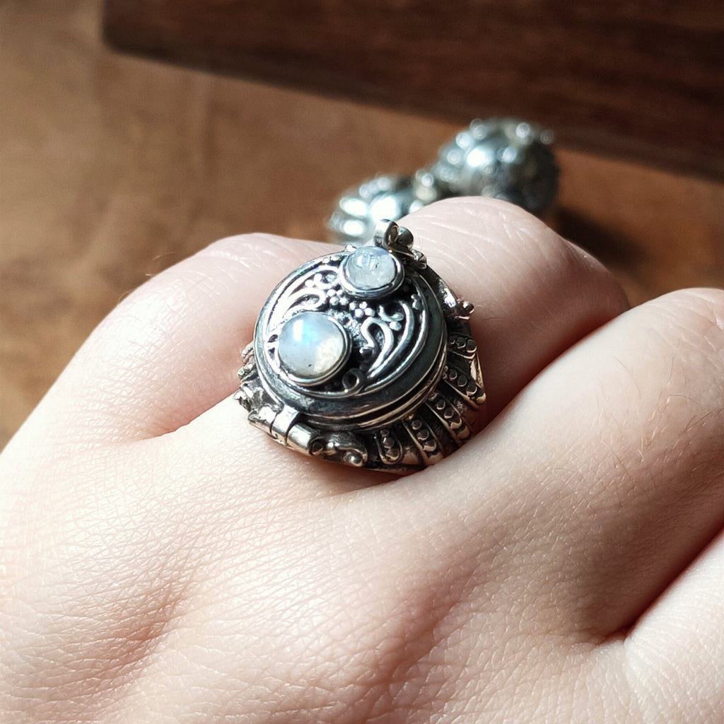 Poison box ring XL | Sterling zilver & maansteen | maat 18,75 image 4