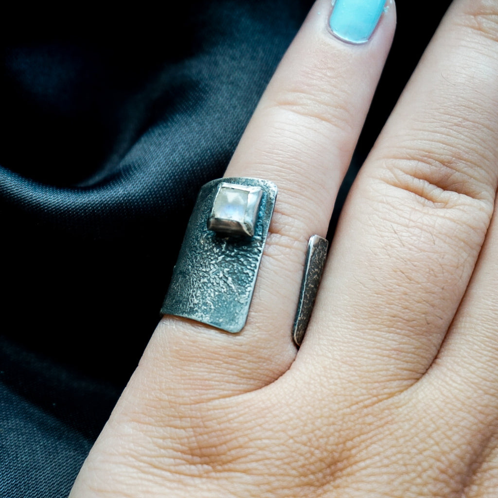 Ring sterling zilver & maansteen | Resizable | BY AIS image 9