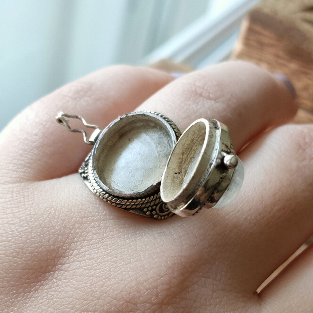 Poison box ring XL | Sterling zilver & maansteen | maat 18,75 image 5