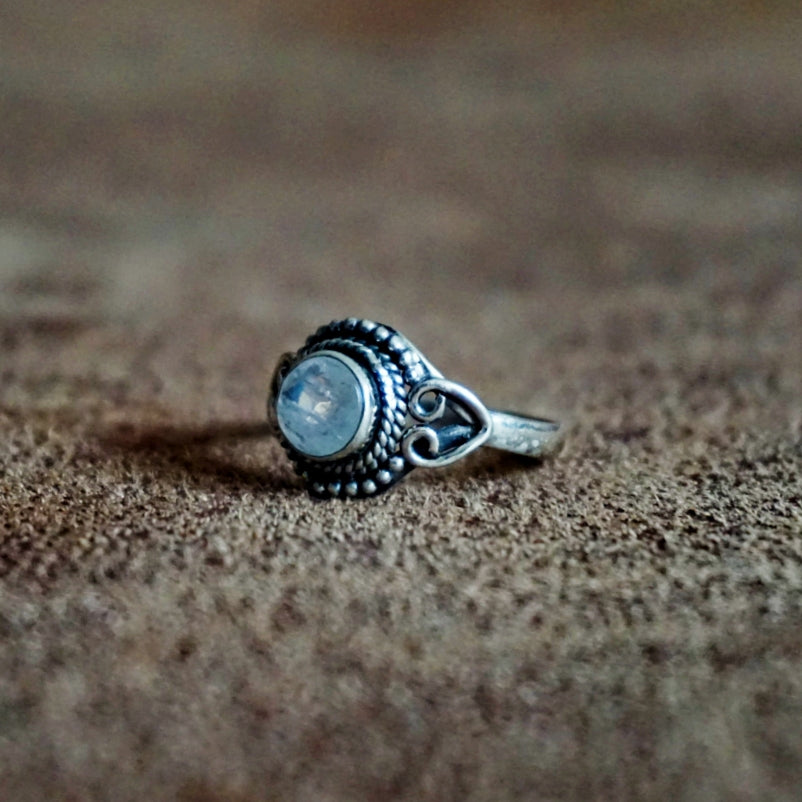 Ring | Sterling zilver & maansteen | maat 16,25 image 2
