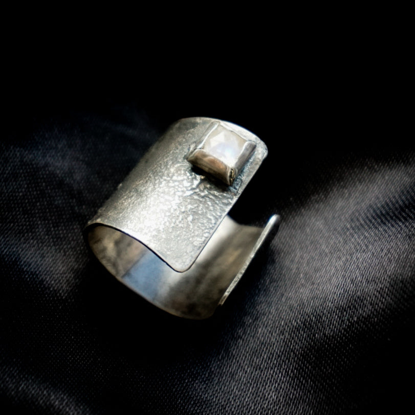 Ring sterling zilver & maansteen | Resizable | BY AIS image 8