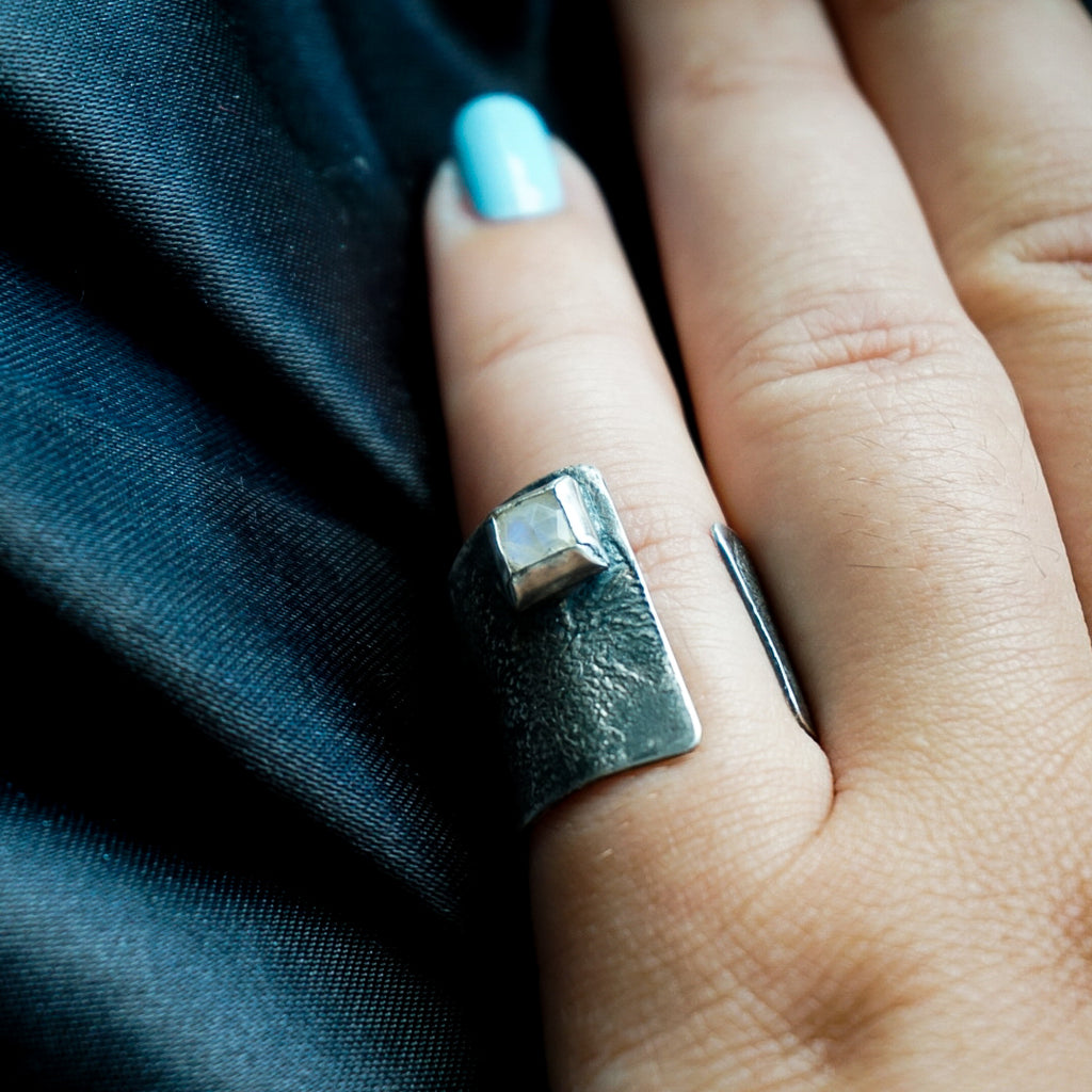 Ring sterling zilver & maansteen | Resizable | BY AIS image 5