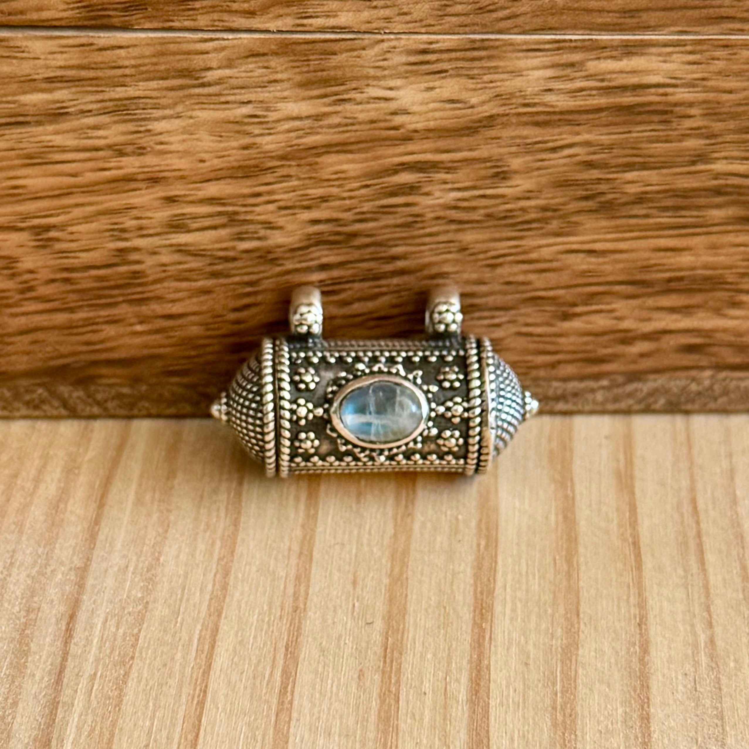 Prayer box Nawa | Sterling zilver & maansteen image 1