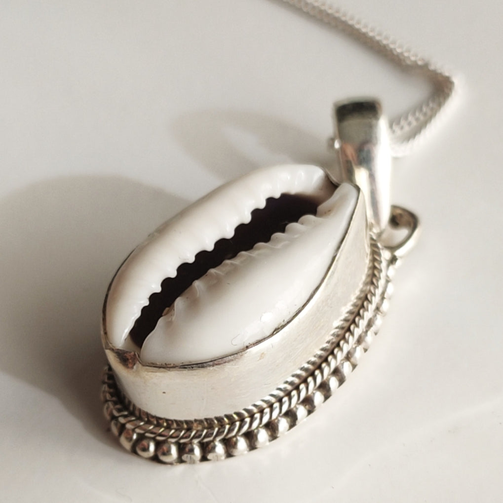 Cowrie pendant Sona | sterling zilver image 0