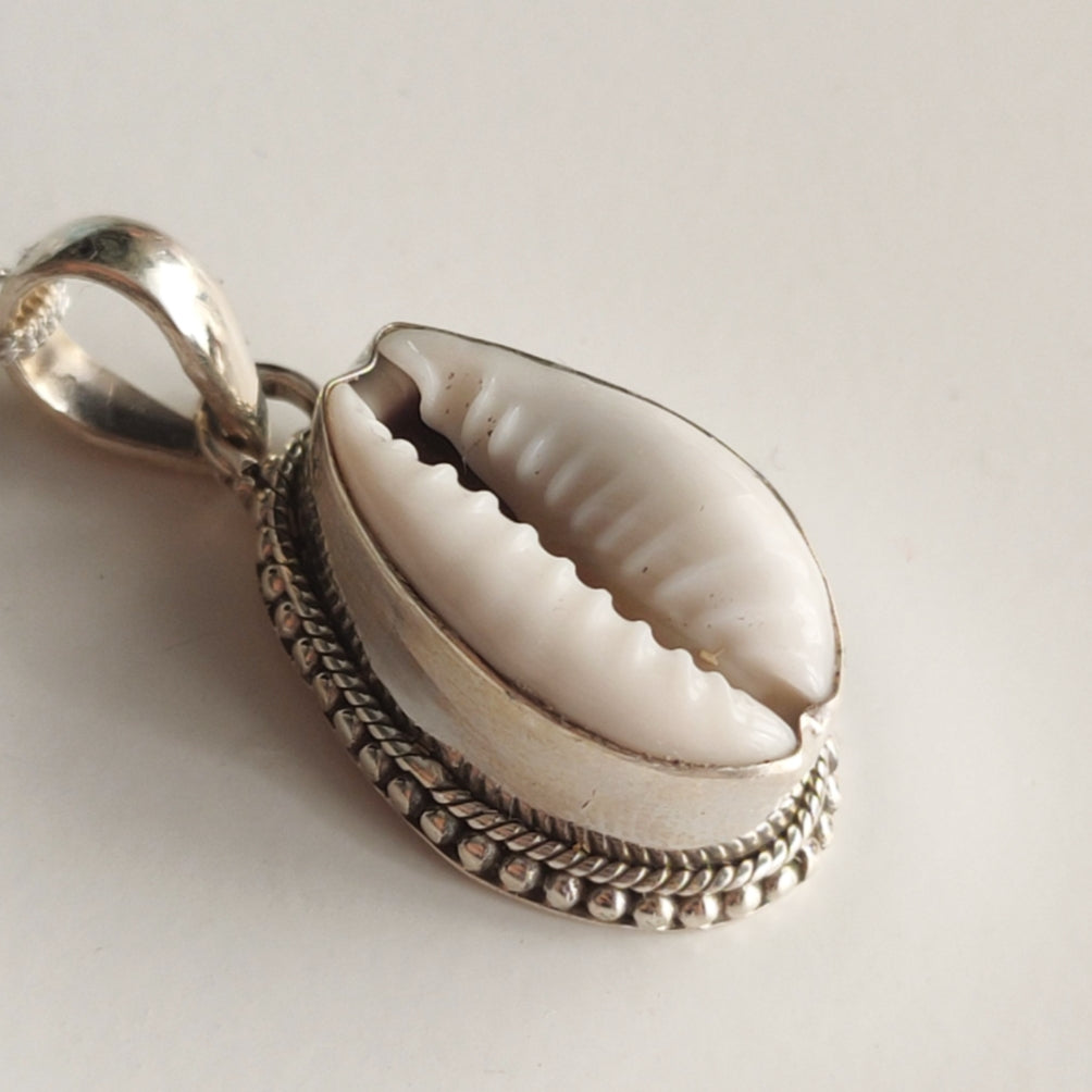 Cowrie pendant Sona | sterling zilver image 1