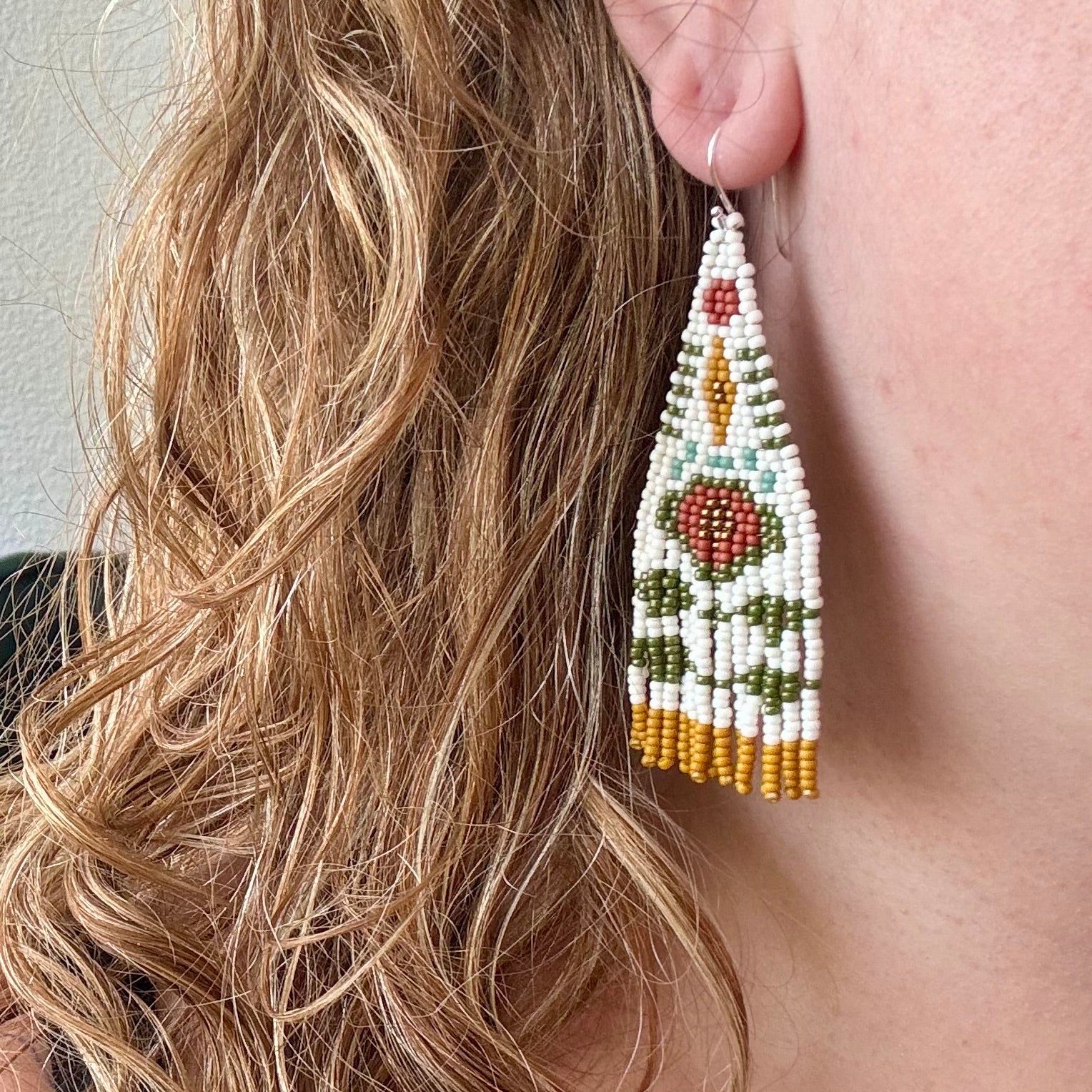 Oorbellen Flower | Handbeaded | BY AIS image 1