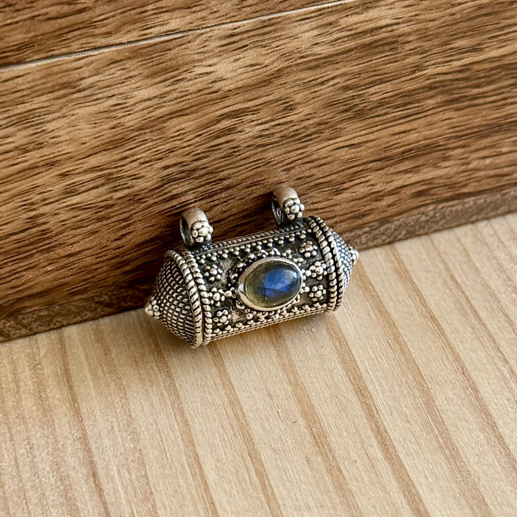 Prayer box Nawa | Sterling zilver & labradoriet image 1