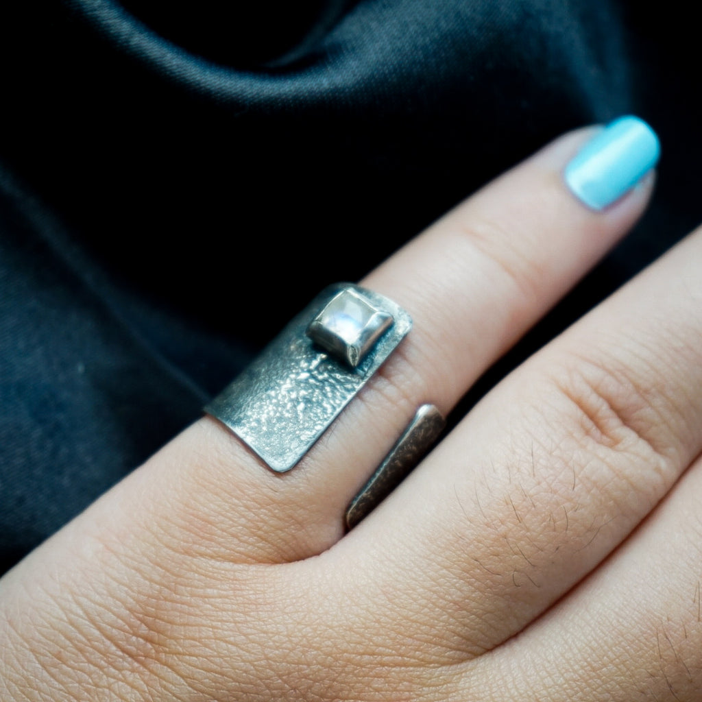 Ring sterling zilver & maansteen | Resizable | BY AIS image 7